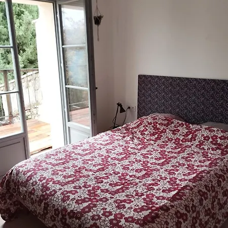 Bright & Unique Apartment With Rooftop *